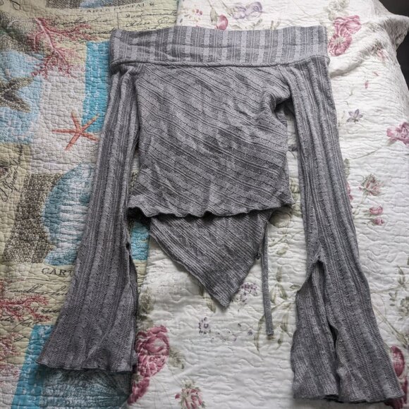 Bell bottom sleeve top - Picture 3 of 6